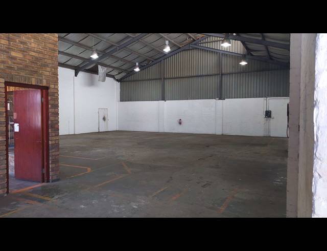 390M² WAREHOUSE TO LET IN EPPING INDUSTRIAL